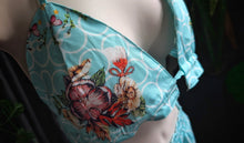 Load image into Gallery viewer, Hawaiian Ocean Floral Halter Bikini Top &amp; Shorts XL

