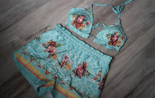 Load image into Gallery viewer, Hawaiian Ocean Floral Halter Bikini Top &amp; Shorts XL
