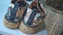 Load image into Gallery viewer, Ateliers Floral Rope Espadrilles Jute Sole Shoes sz38(7)
