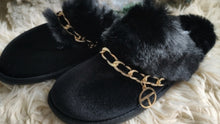 Load image into Gallery viewer, Tahari Faux Fur Chain Accent Slippers Sz9
