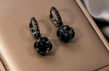 Load image into Gallery viewer, Black Drop Fashion Earrings (full closure) NEW
