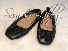 Load image into Gallery viewer, Sam &amp; Libby Black Pu Leather Ballet Flats sz8
