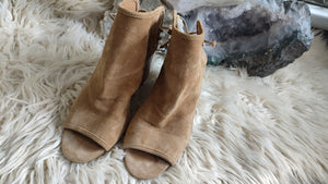 Tahari Suede Tie Back Open Toe Wedge Sandal Boots sz7