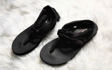 Load image into Gallery viewer, Sketchers Black &quot;Meditation&quot; Yoga Foam Slingback Sandals sz6
