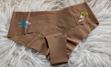 Load image into Gallery viewer, Ocean Drip &amp; Salt Life Hibiscus &amp; Starfish Panties XL
