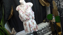 Load image into Gallery viewer, Emi &amp; Joe Floral Rose Surplice Blouse MD
