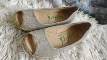 Load image into Gallery viewer, Women&#39;s Blowfish Malibu Flat Shoes Sandals Sz8
