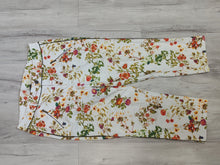 Load image into Gallery viewer, Disney Alice in Wonderland Floral Capri Pants sz6
