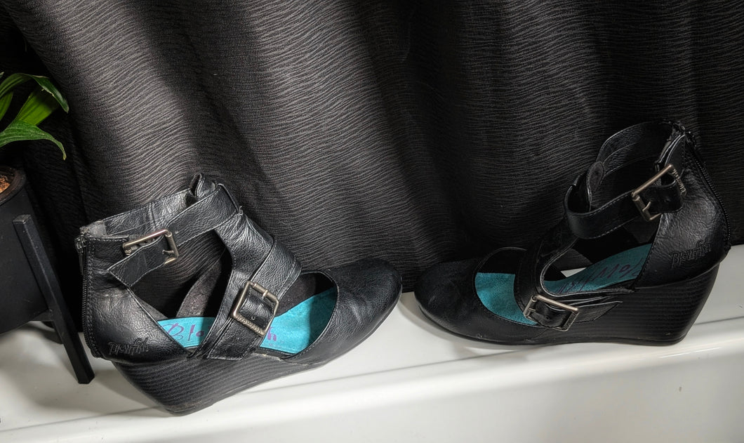 Blowfish Vegan Leather Wedge Sandals sz8