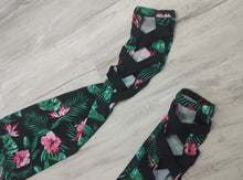 Load image into Gallery viewer, Infinitely Strong Tropical Floral Yoga Atheltic Leggings LG
