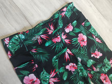 Load image into Gallery viewer, Infinitely Strong Tropical Floral Yoga Atheltic Leggings LG
