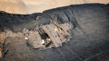 Load image into Gallery viewer, Vintage G21 Blingy Metal Accent Frayed Skinny Jeans sz15
