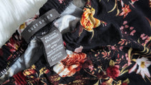Load image into Gallery viewer, Suzy Shier Black Floral Leggings MD-LG
