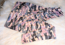 Load image into Gallery viewer, Pink &amp; Grey Camouflage Camo Activewear Leggings LG
