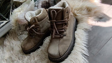 Load image into Gallery viewer, Women&#39;s Backroads Sherpa Lined Suede Hiking Boots Sz8
