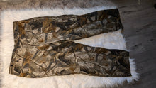 Load image into Gallery viewer, Outfitters Ridge Camouflage Cargo Pants LG
